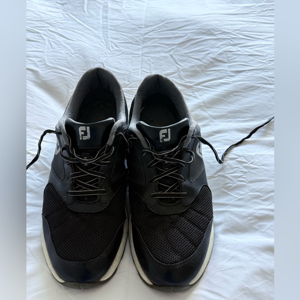 Spikeless FootJoy Men's Black and White Golf Shoes